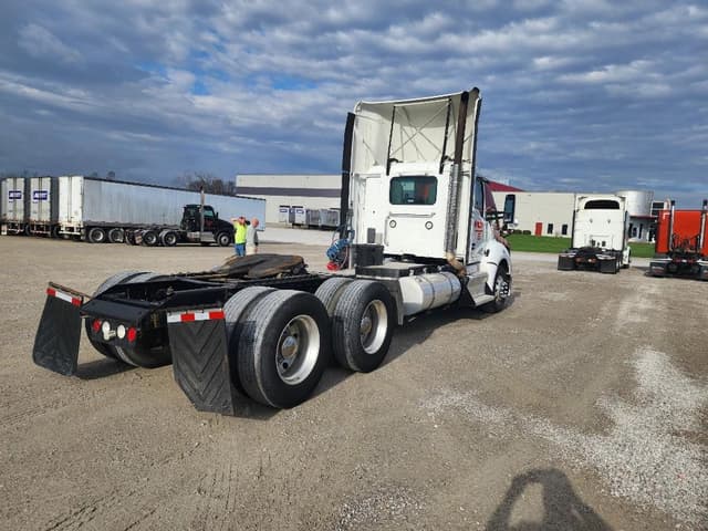 Image of Kenworth T680 equipment image 4