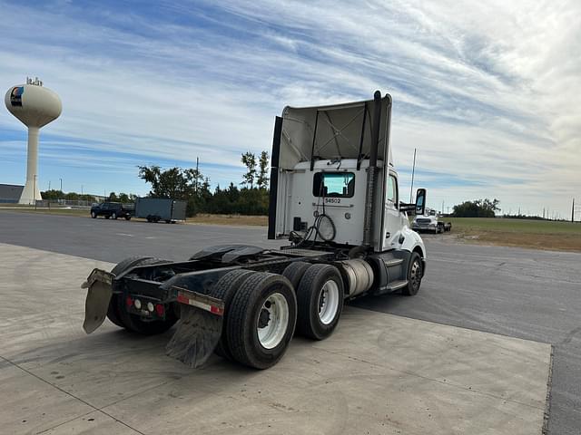 Image of Kenworth T680 equipment image 4