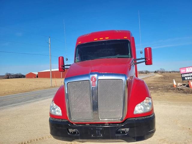 Image of Kenworth T680 equipment image 3