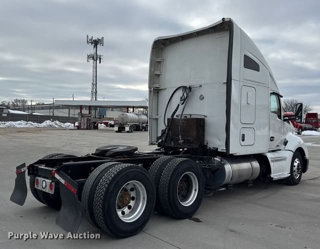 Image of Kenworth T680 equipment image 4