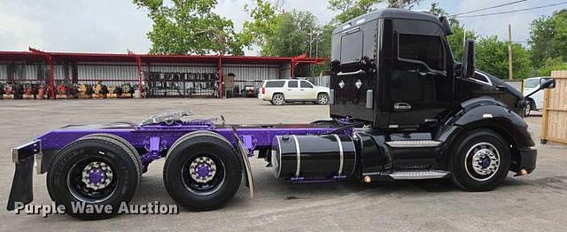 Image of Kenworth T680 equipment image 3