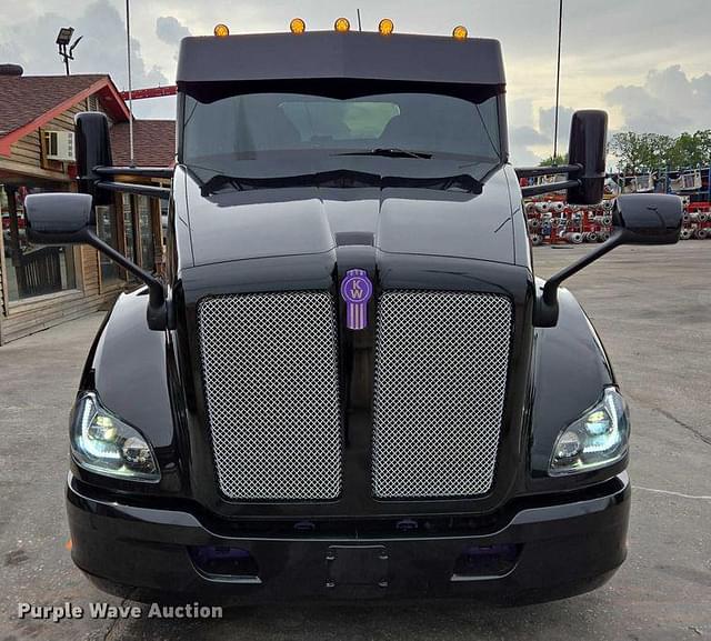 Image of Kenworth T680 equipment image 1