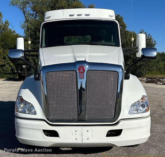 Image of Kenworth T680 equipment image 1