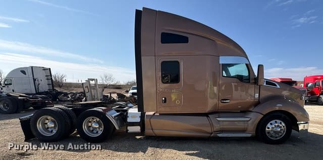 Image of Kenworth T680 equipment image 3