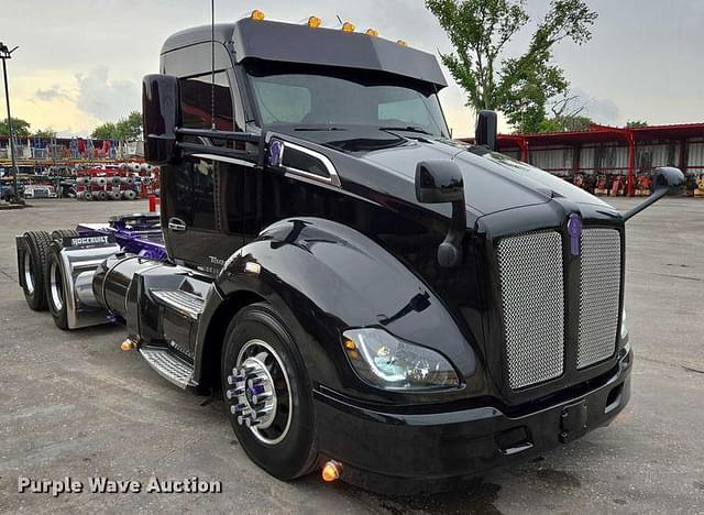 Image of Kenworth T680 equipment image 2