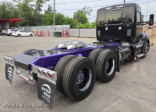 Image of Kenworth T680 equipment image 4