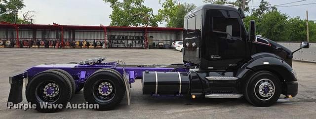Image of Kenworth T680 equipment image 3