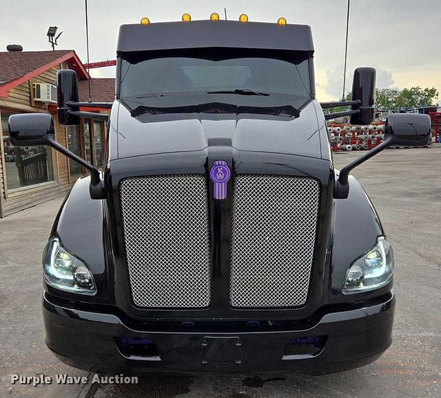 Image of Kenworth T680 equipment image 1