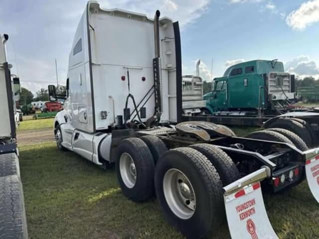 Image of Kenworth T680 equipment image 3