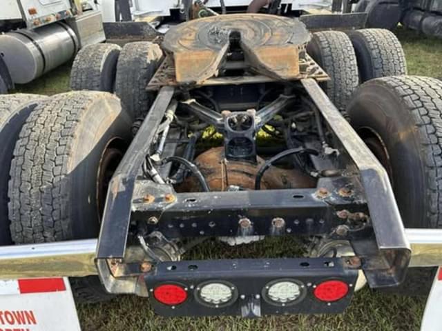 Image of Kenworth T680 equipment image 4