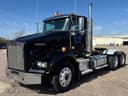 2015 Kenworth T8 Image