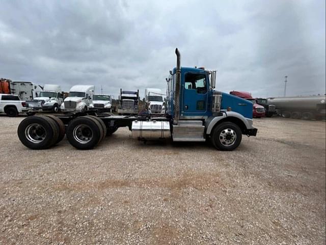 Image of Kenworth T800 equipment image 4