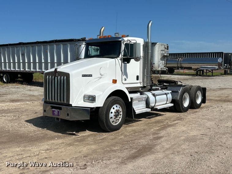 2015 Kenworth T800 Equipment Image0