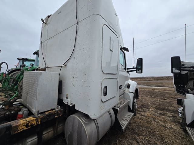 Image of Kenworth T880 equipment image 3