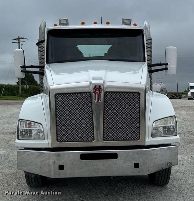 Image of Kenworth T880 equipment image 1