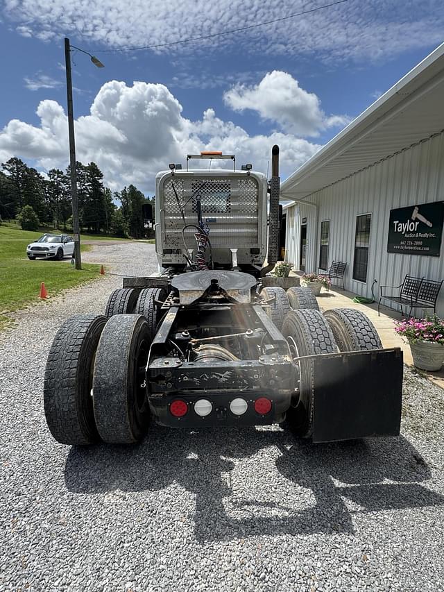 Image of Kenworth T880 equipment image 4