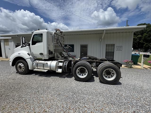 Image of Kenworth T880 equipment image 2