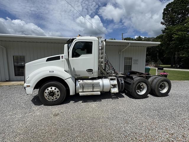 Image of Kenworth T880 equipment image 1
