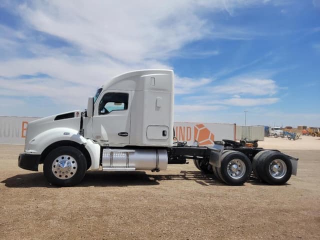 Image of Kenworth T880 equipment image 1