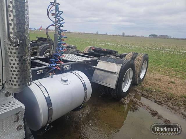 Image of Kenworth T880 equipment image 1