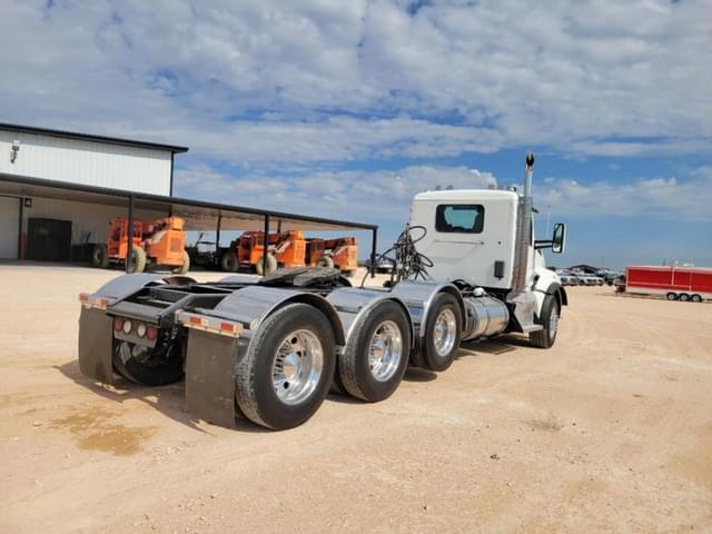 Image of Kenworth T880 equipment image 4