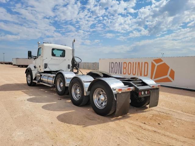 Image of Kenworth T880 equipment image 2