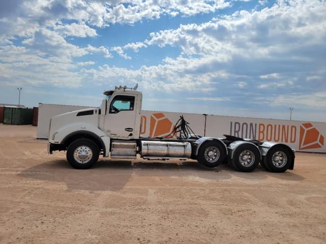 Image of Kenworth T880 equipment image 1