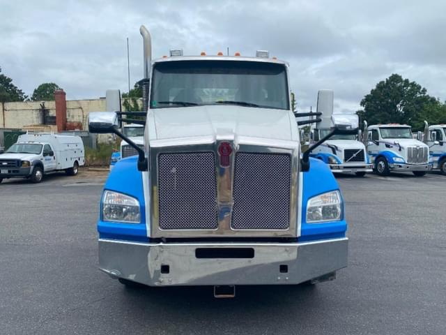 Image of Kenworth T880 equipment image 2
