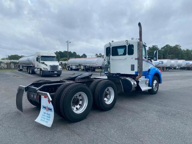 Image of Kenworth T880 equipment image 2