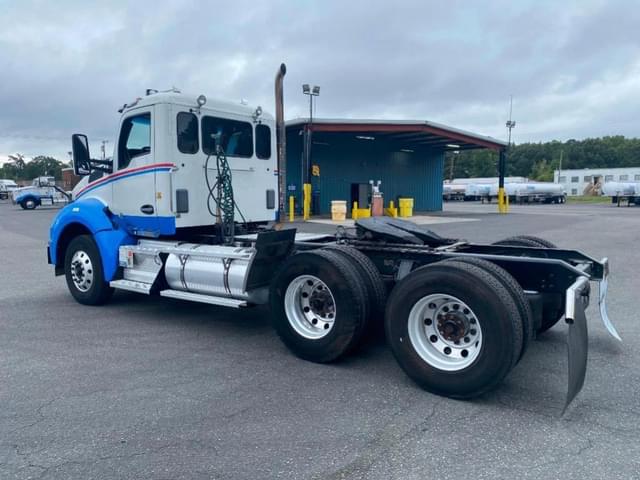 Image of Kenworth T880 equipment image 4
