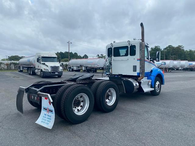 Image of Kenworth T880 equipment image 2