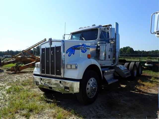 Image of Kenworth W9 equipment image 2