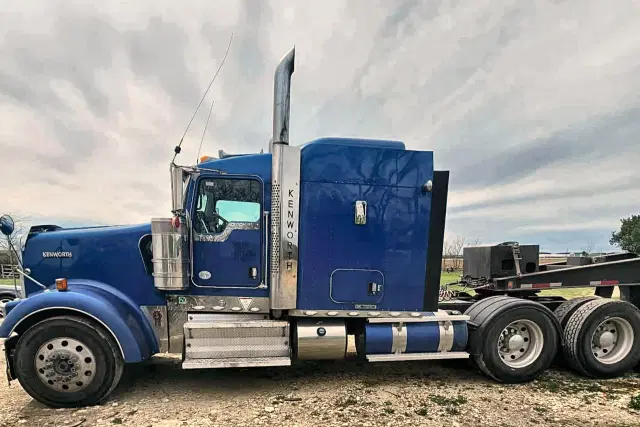 Image of Kenworth W900 equipment image 4