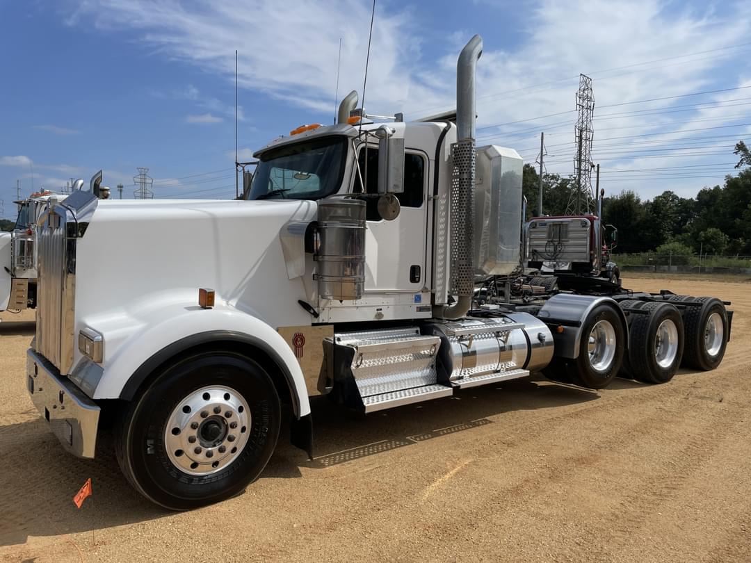 Image of Kenworth W900 Primary image