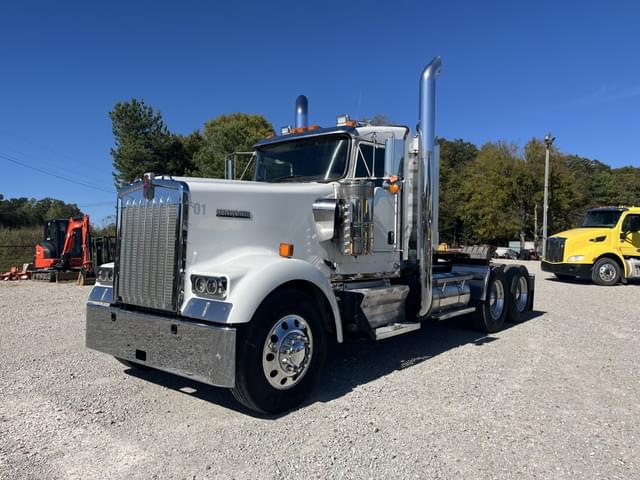 Image of Kenworth W900 equipment image 1