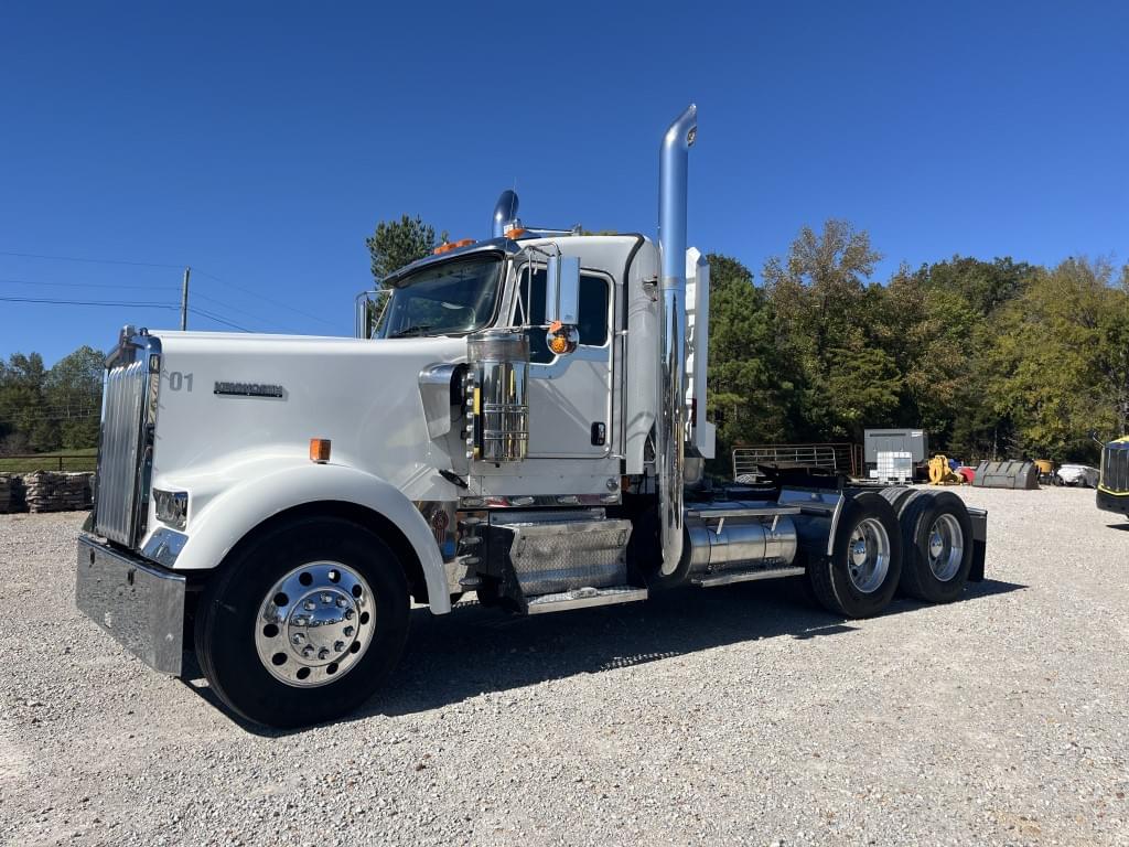 Image of Kenworth W900 Primary image