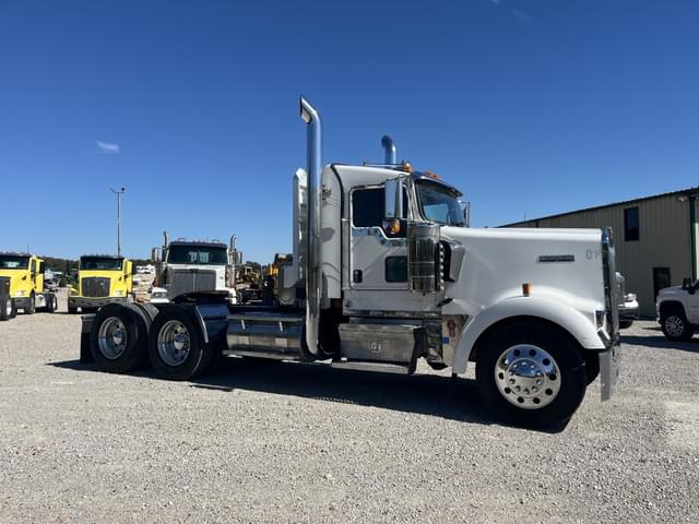 Image of Kenworth W900 equipment image 4