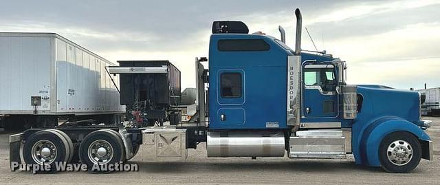 Image of Kenworth W900 equipment image 3