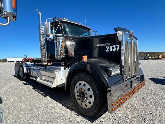 Image of Kenworth W900 equipment image 1