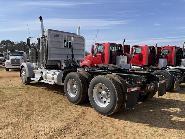 Image of Kenworth W900L equipment image 1