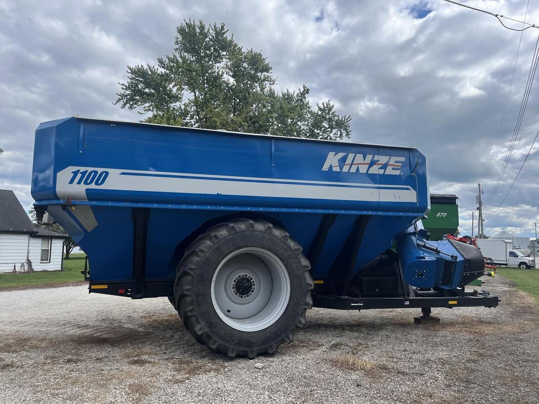 Image of Kinze 1100 Image 0