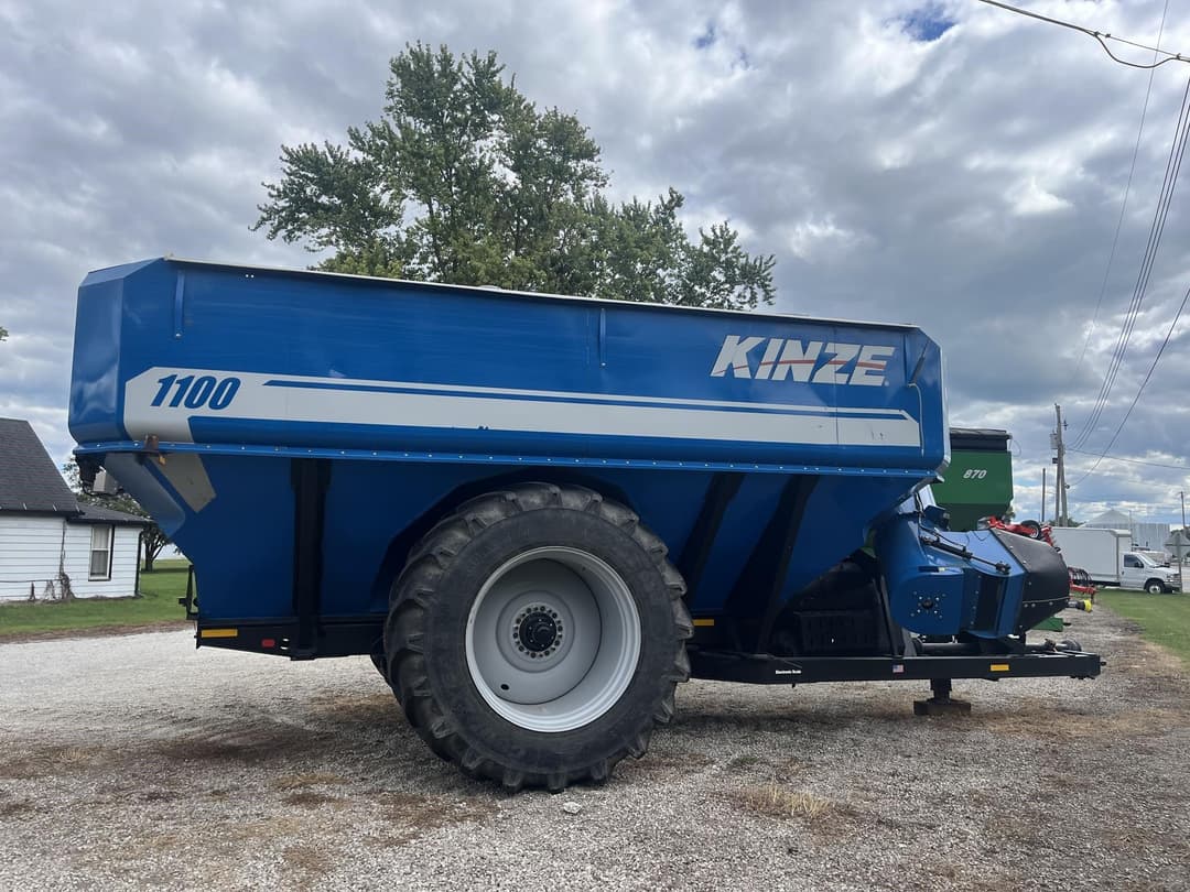 Image of Kinze 1100 Image 0