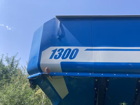 Image of Kinze 1300 equipment image 1