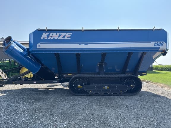 Image of Kinze 1300 equipment image 1