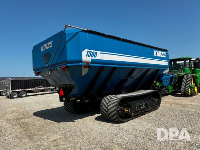 Image of Kinze 1300 equipment image 4