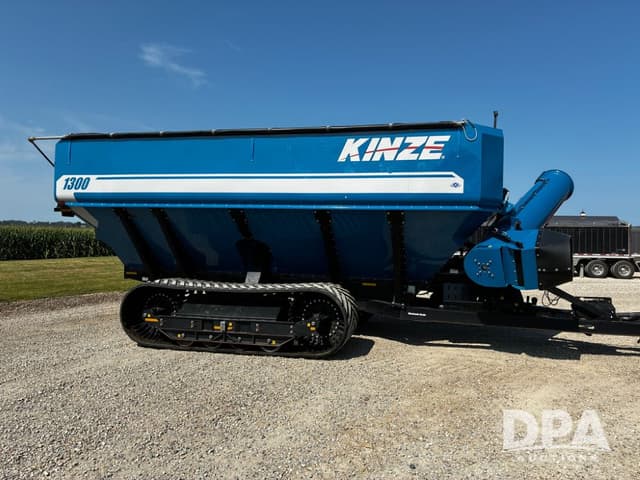 Image of Kinze 1300 equipment image 1