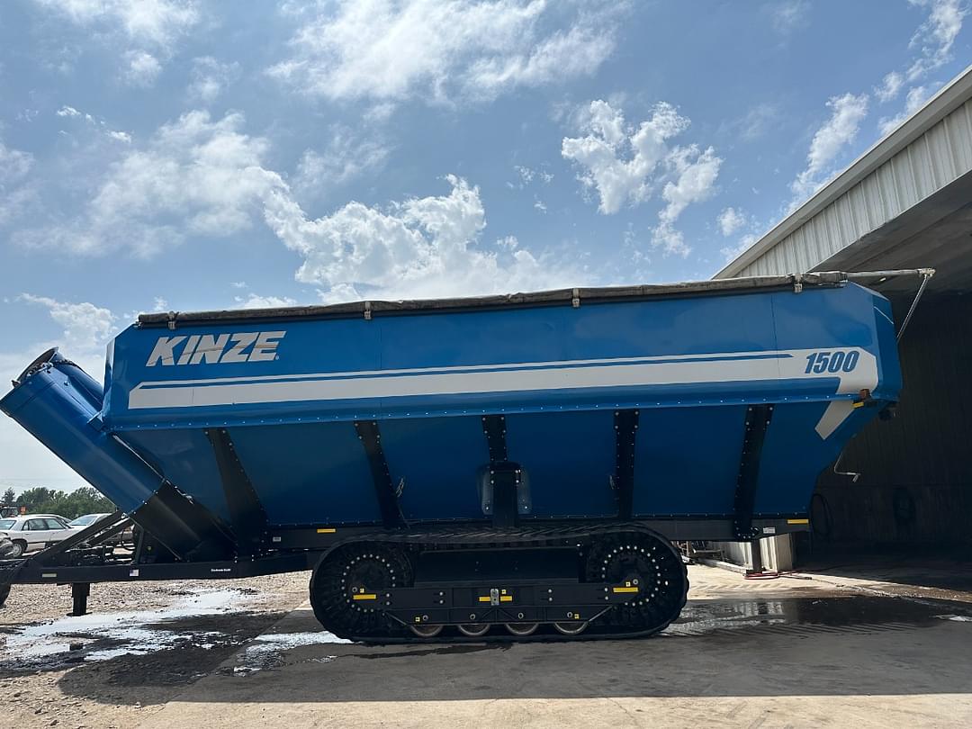 Image of Kinze 1500 Image 0