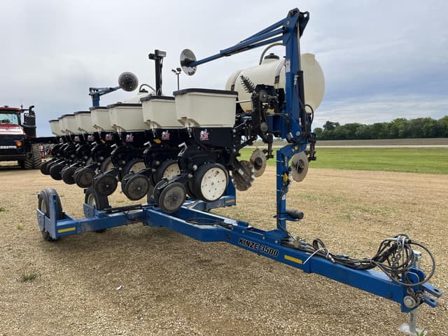 Image of Kinze 3500 equipment image 2