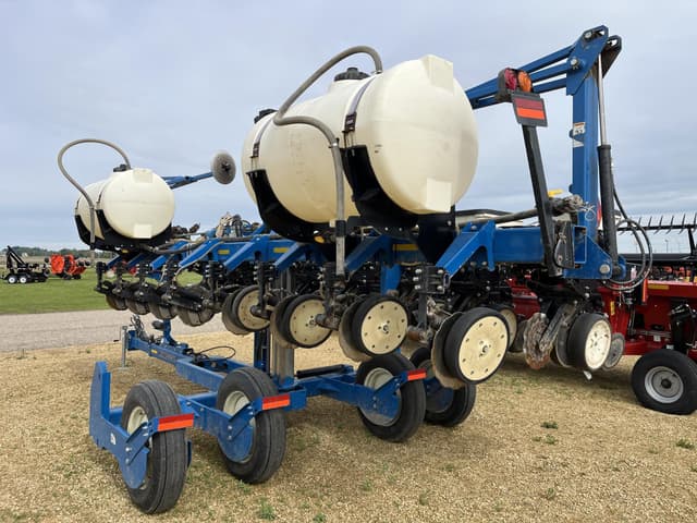 Image of Kinze 3500 equipment image 4