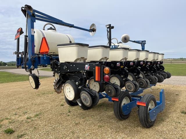 Image of Kinze 3500 equipment image 2